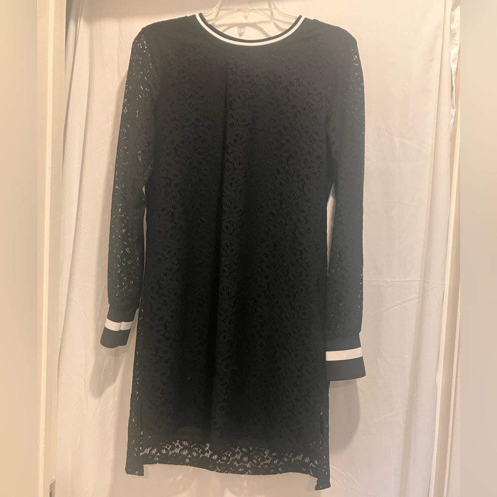 Black and White Lace Knee-Length/Long Sleeve Dress